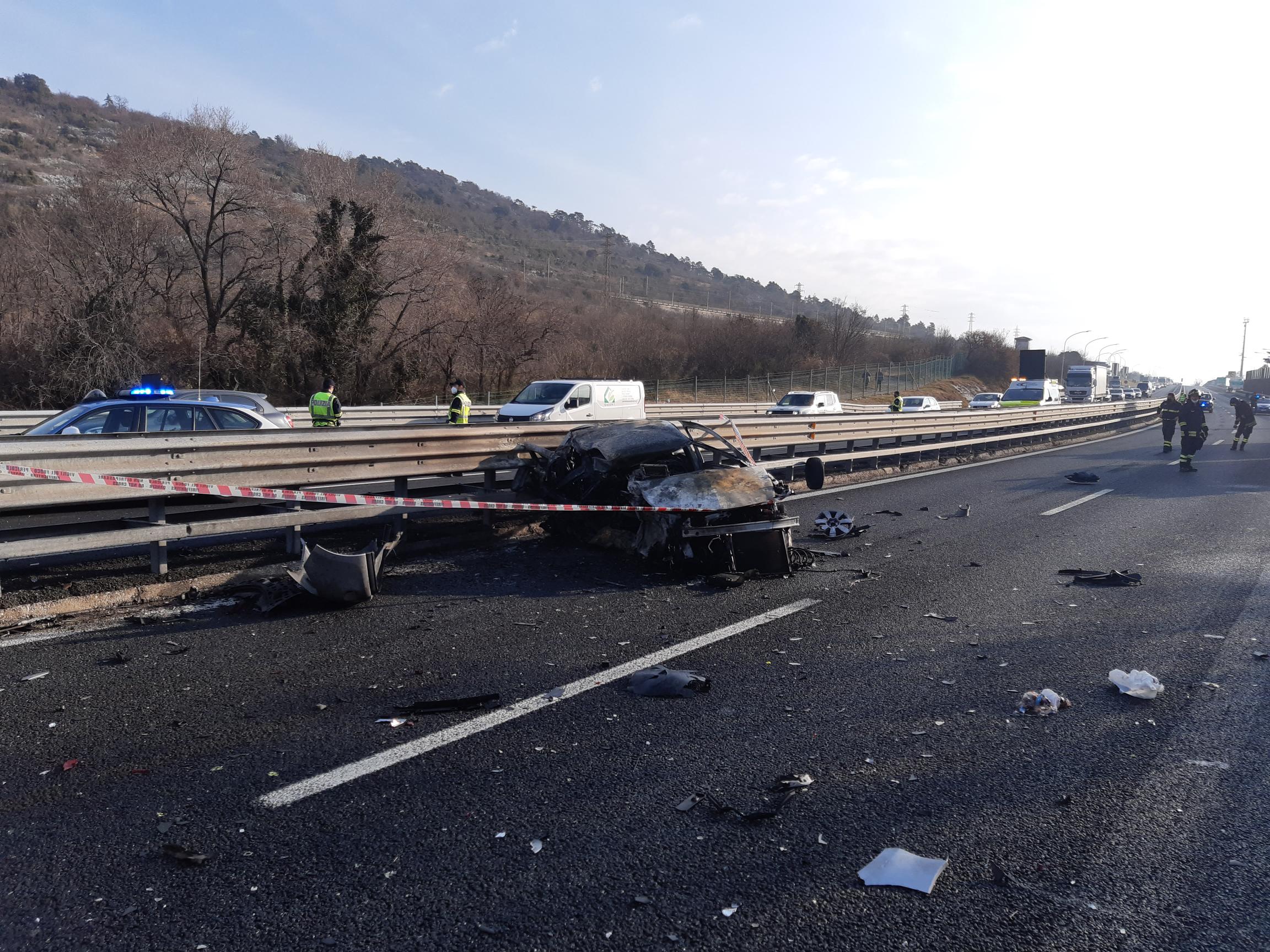 AUTO IN CONTROMANO TRA MONFALCONE E DUINO: UN MORTO IN AUTOSTRADA